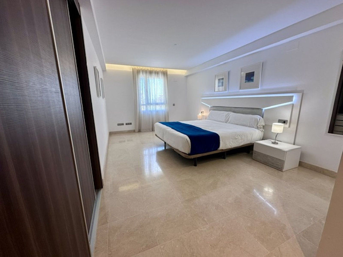 3 Bedroom Apartment for Sale in Marbella — view 16