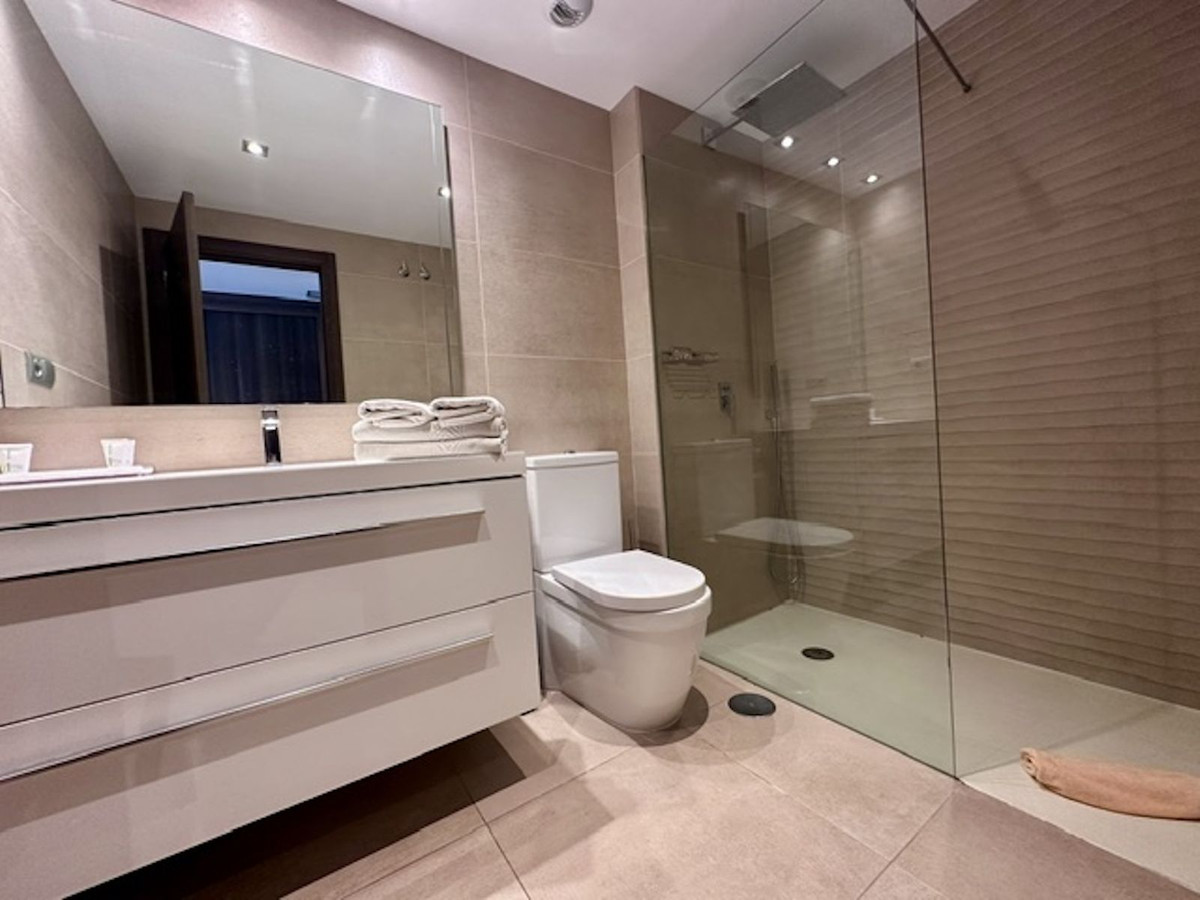 3 Bedroom Apartment for Sale in Marbella — view 18