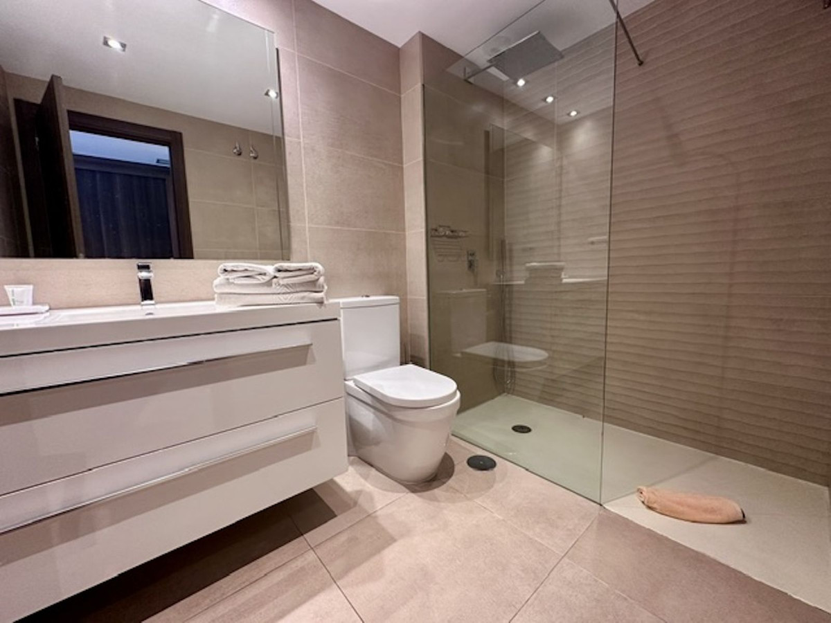3 Bedroom Apartment for Sale in Marbella — view 19