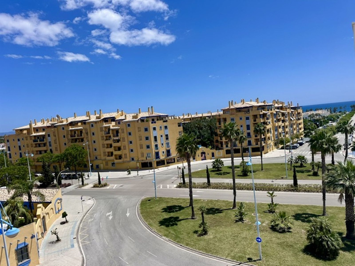 3 Bedroom Apartment for Sale in Marbella — view 4