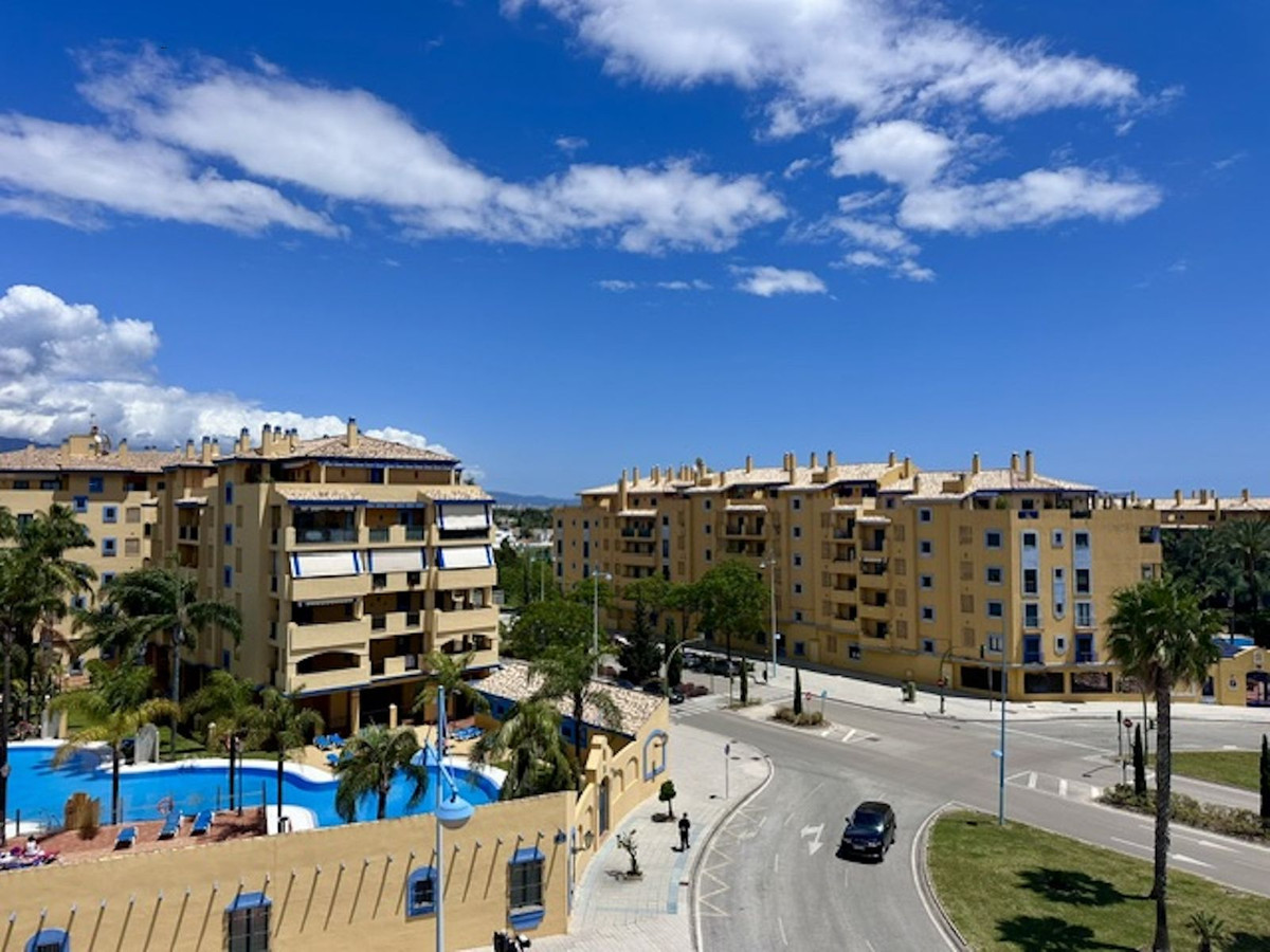 3 Bedroom Apartment for Sale in Marbella — view 5