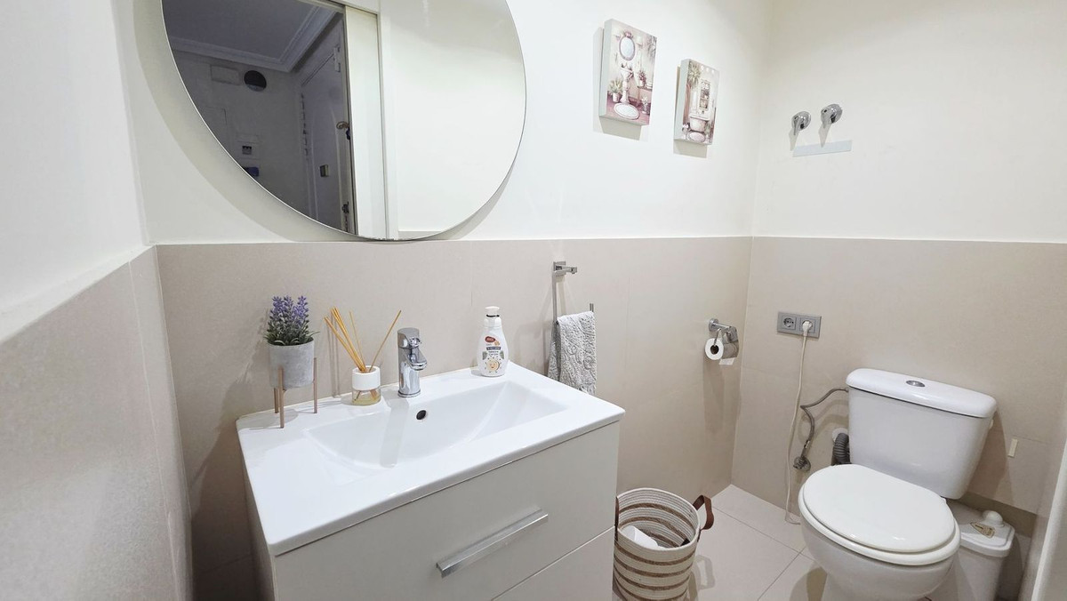 3 Bedroom Villa for Sale in The Golden Mile — view 11