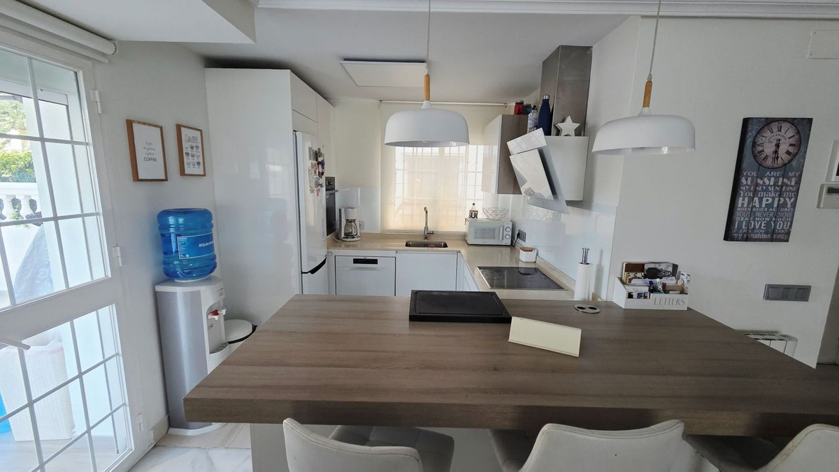 3 Bedroom Villa for Sale in The Golden Mile — view 12