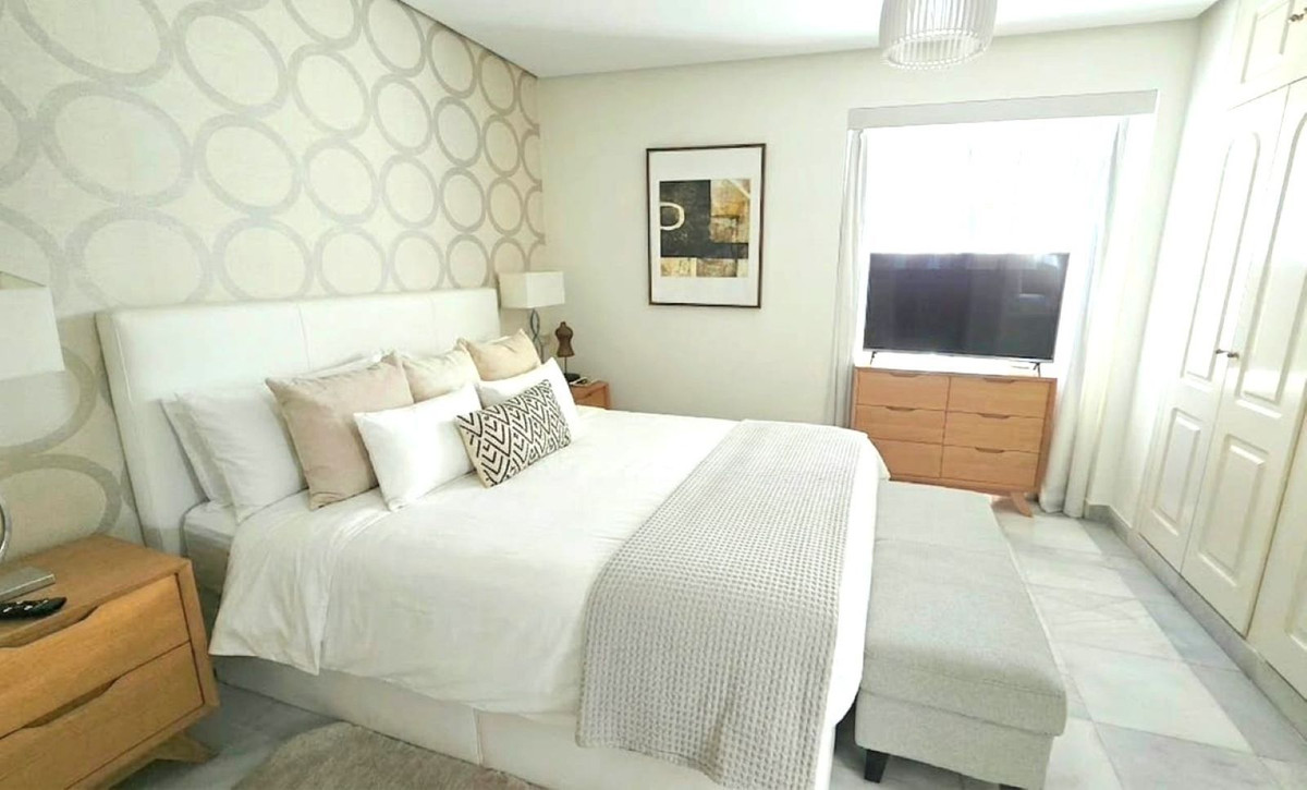 3 Bedroom Villa for Sale in The Golden Mile — view 13