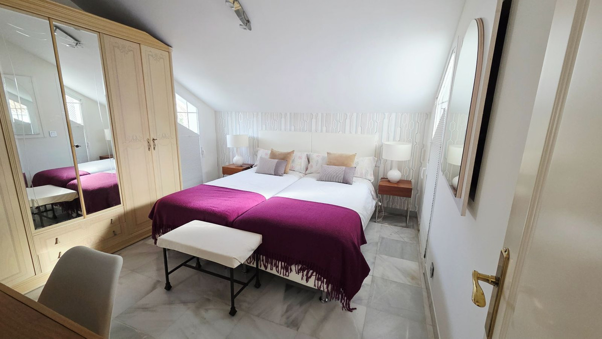 3 Bedroom Villa for Sale in The Golden Mile — view 14