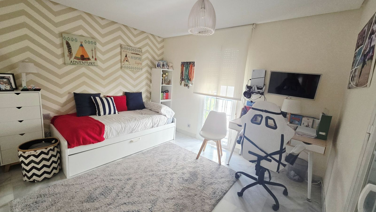 3 Bedroom Villa for Sale in The Golden Mile — view 15