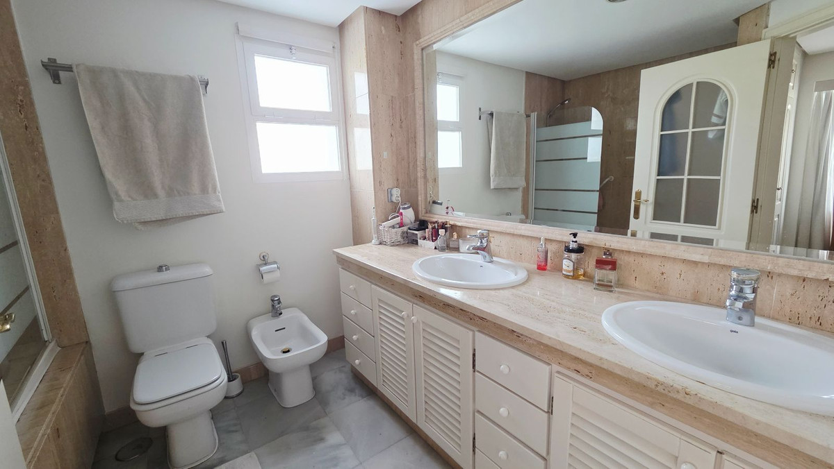 3 Bedroom Villa for Sale in The Golden Mile — view 16