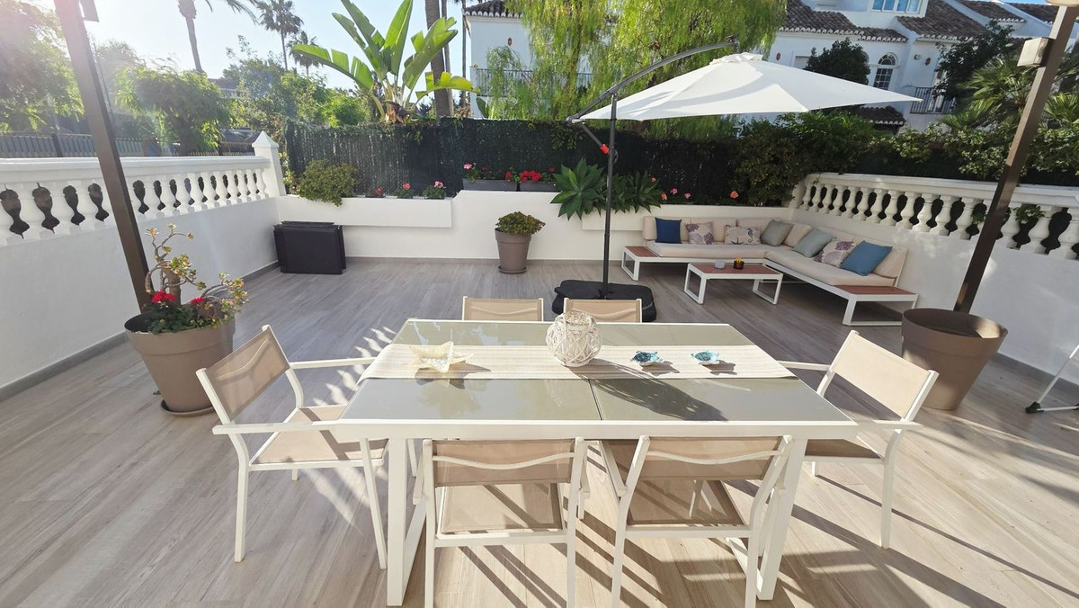3 Bedroom Villa for Sale in The Golden Mile — view 17