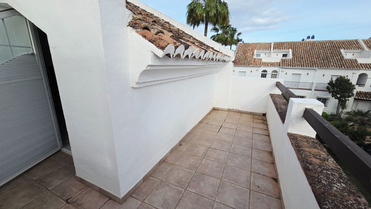 3 Bedroom Villa for Sale in The Golden Mile — view 19