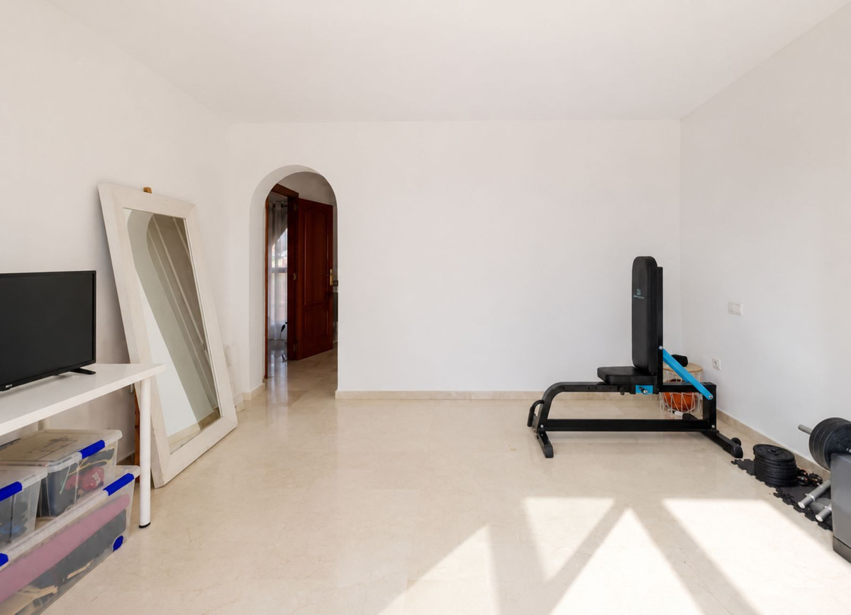 3 Chambres Appartement à Vendre à Selwo — view 8