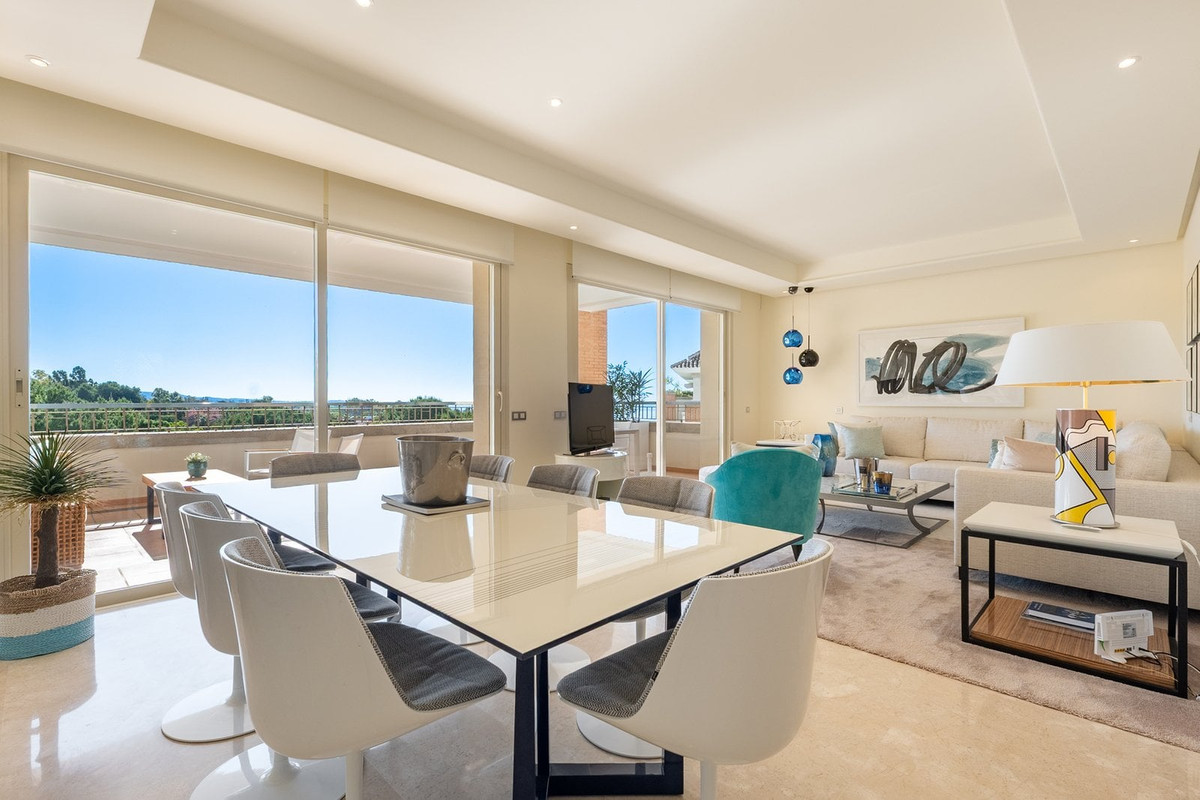 3 Bedroom Apartment for Sale in Marbella — view 2