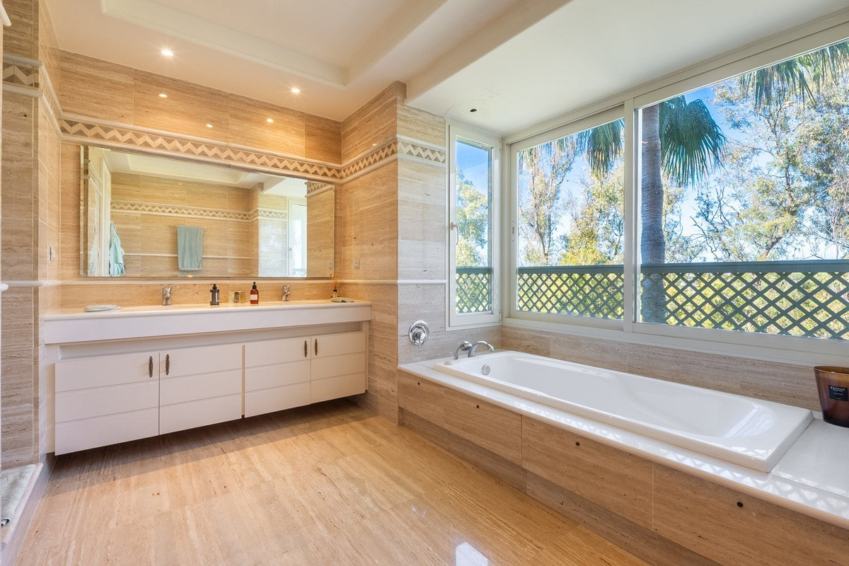3 Bedroom Apartment for Sale in Marbella — view 11
