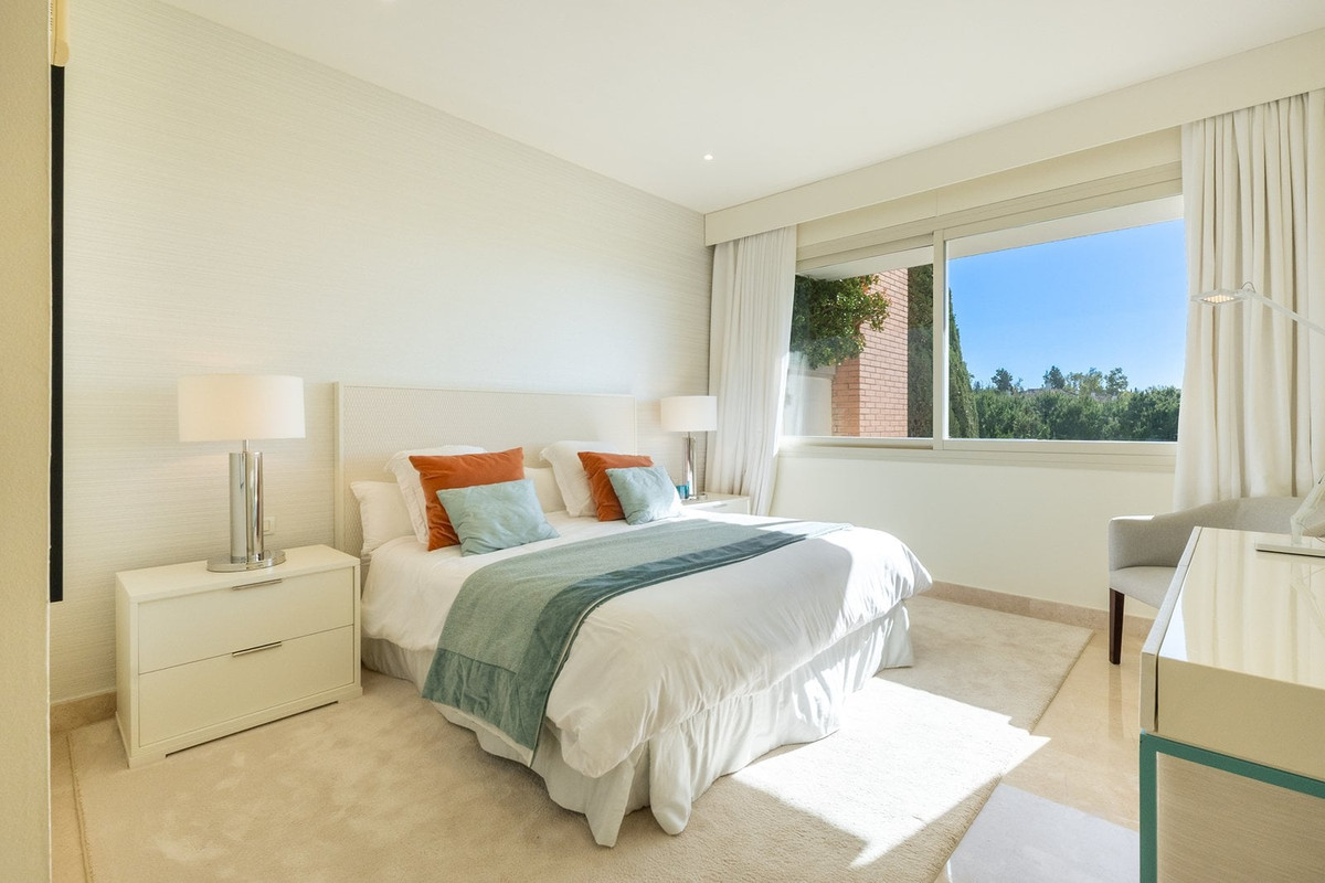 3 Bedroom Apartment for Sale in Marbella — view 12