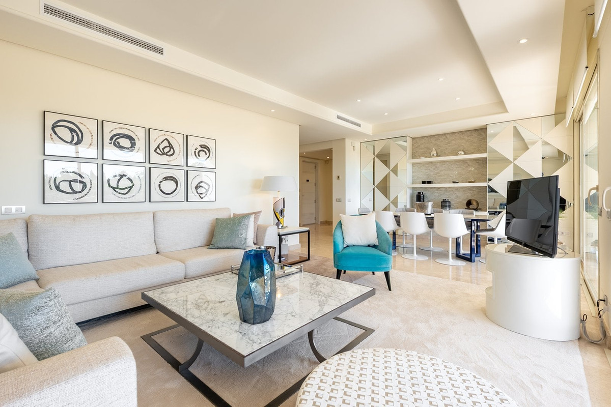 3 Bedroom Apartment for Sale in Marbella — view 5