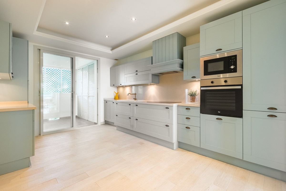 3 Bedroom Apartment for Sale in Marbella — view 7
