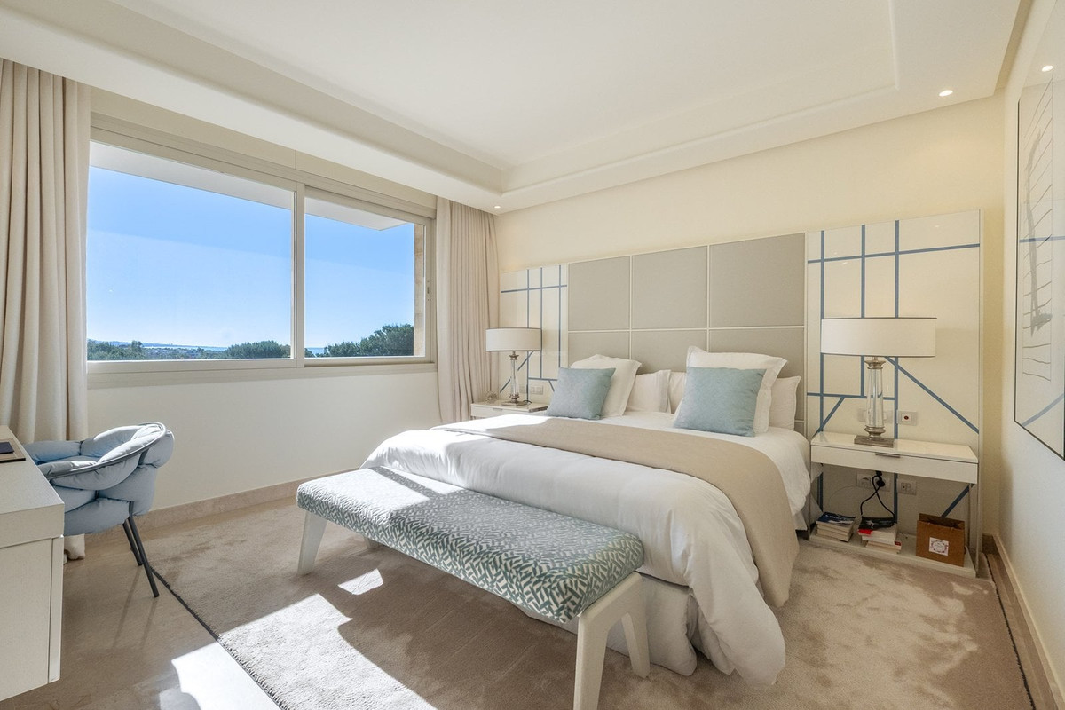 3 Bedroom Apartment for Sale in Marbella — view 9