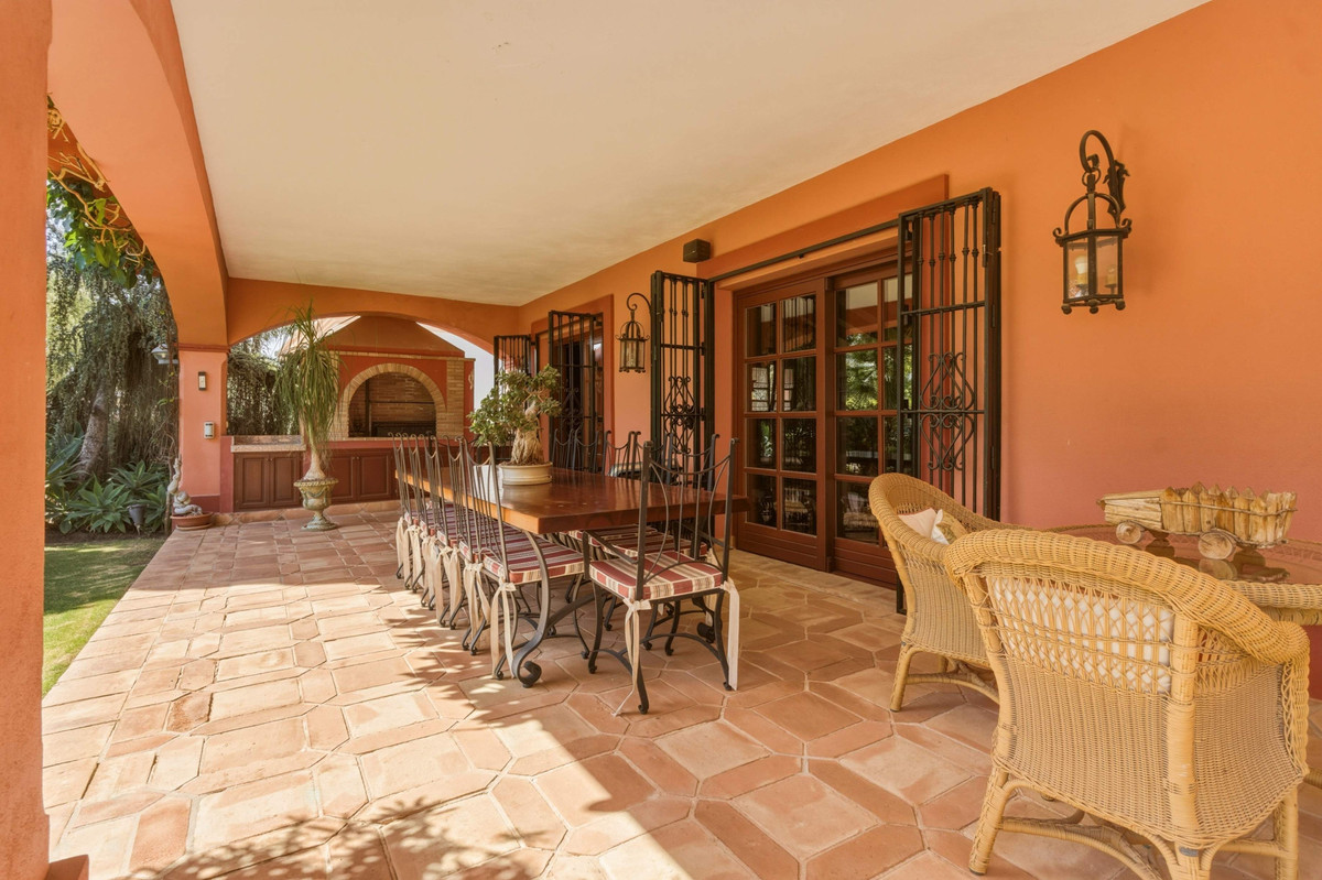 6 Bedroom Villa for Sale in Guadalmina Alta — view 12