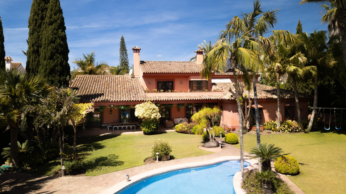 6 Bedroom Villa for Sale in Guadalmina Alta — view 4