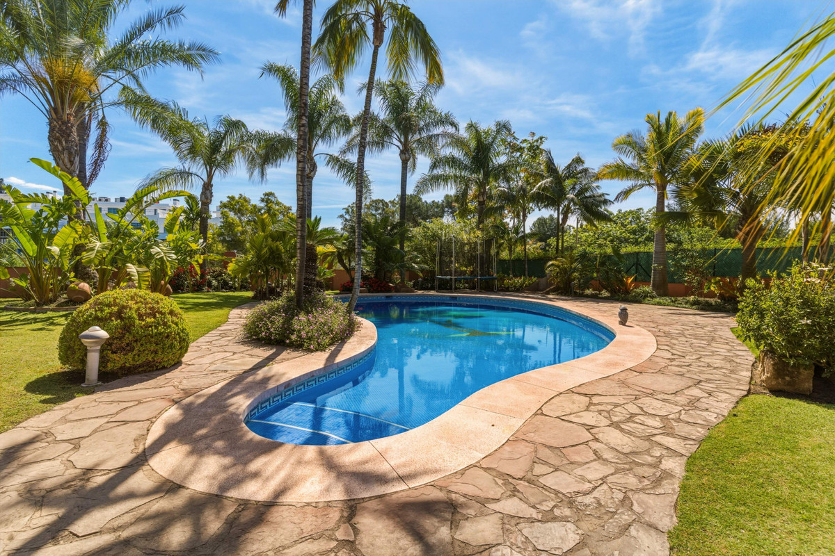 6 Bedroom Villa for Sale in Guadalmina Alta — view 6