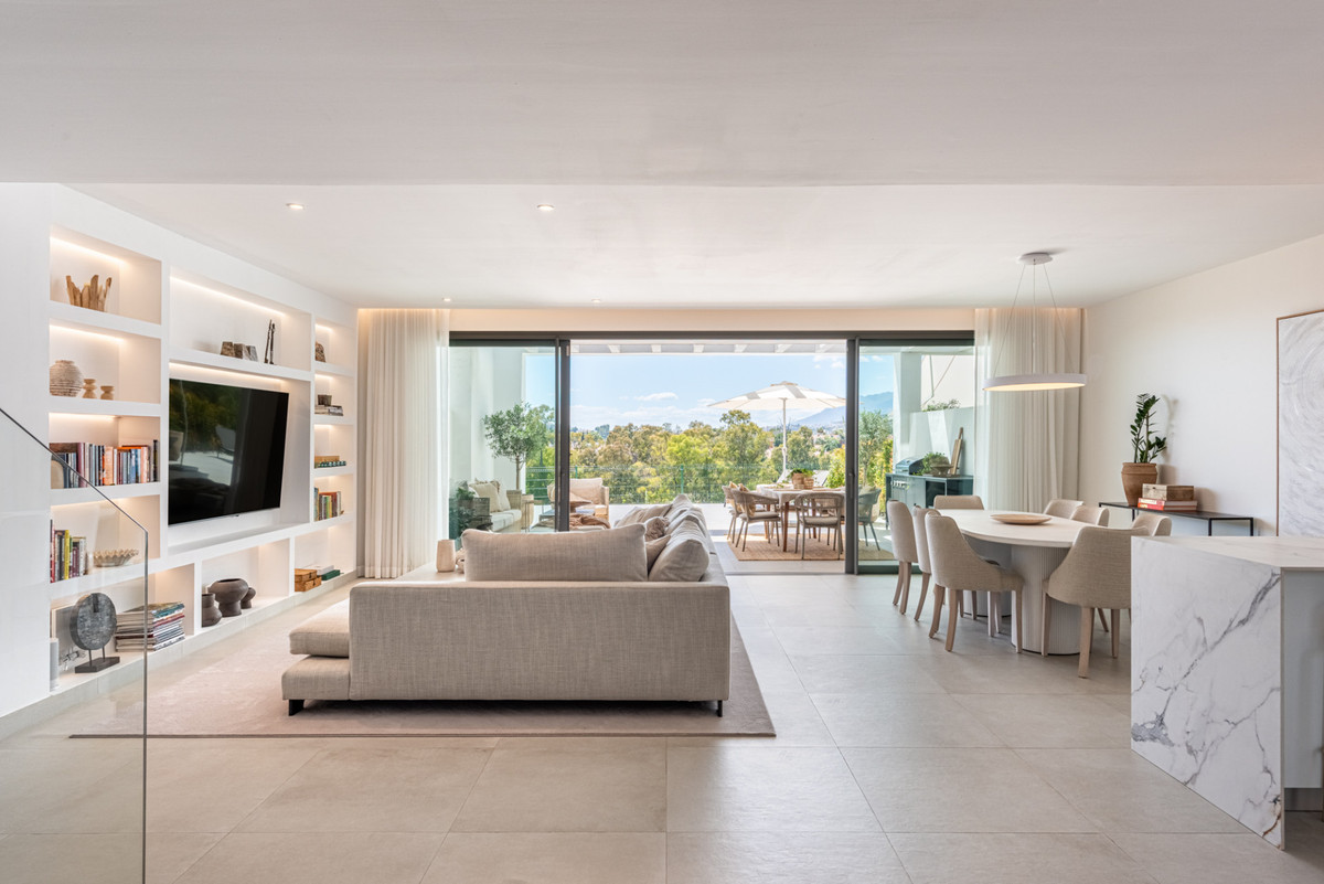 4 Bedroom Villa for Sale in San Pedro de Alcántara — view 2