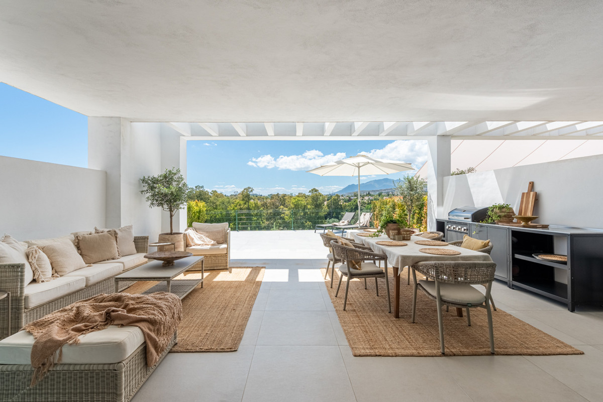 4 Bedroom Villa for Sale in San Pedro de Alcántara — view 3