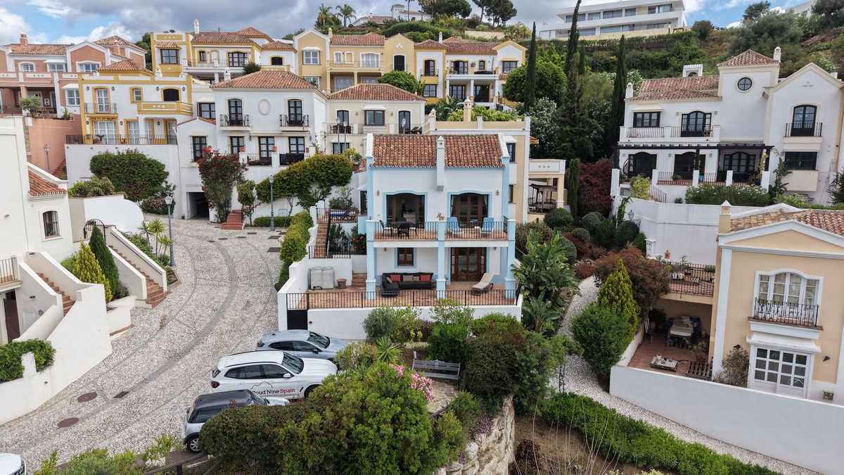 3 Bedroom Villa for Sale in Benahavís