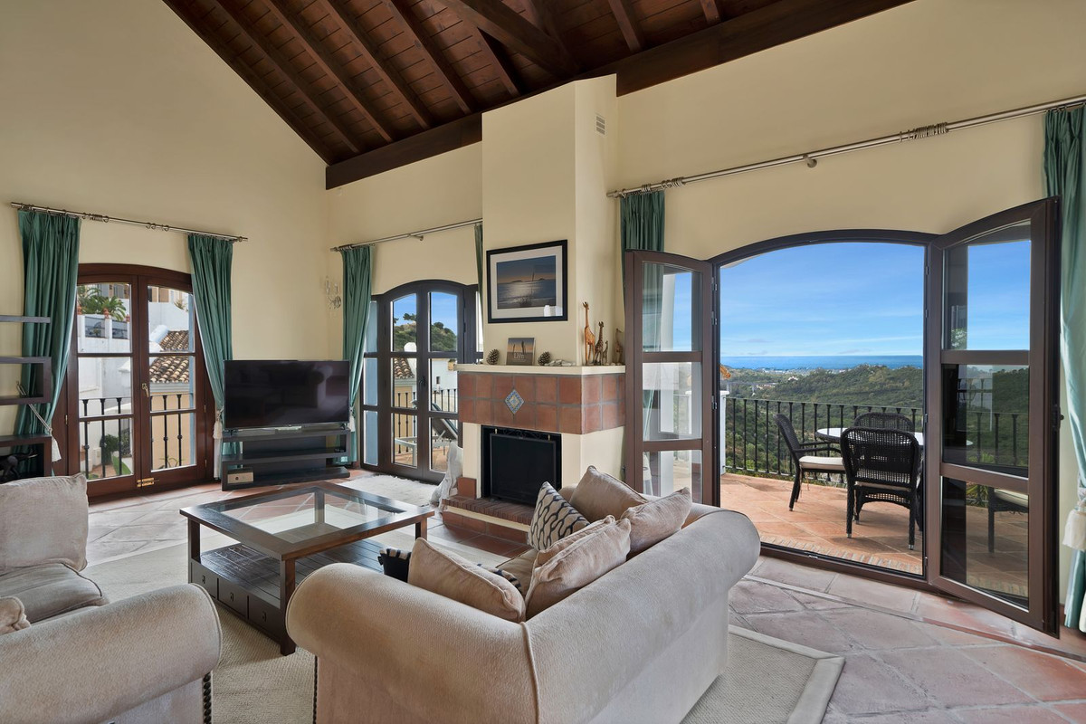 3 Bedroom Villa for Sale in Benahavís — 2