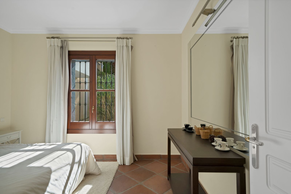 3 Bedroom Villa for Sale in Benahavís — view 13