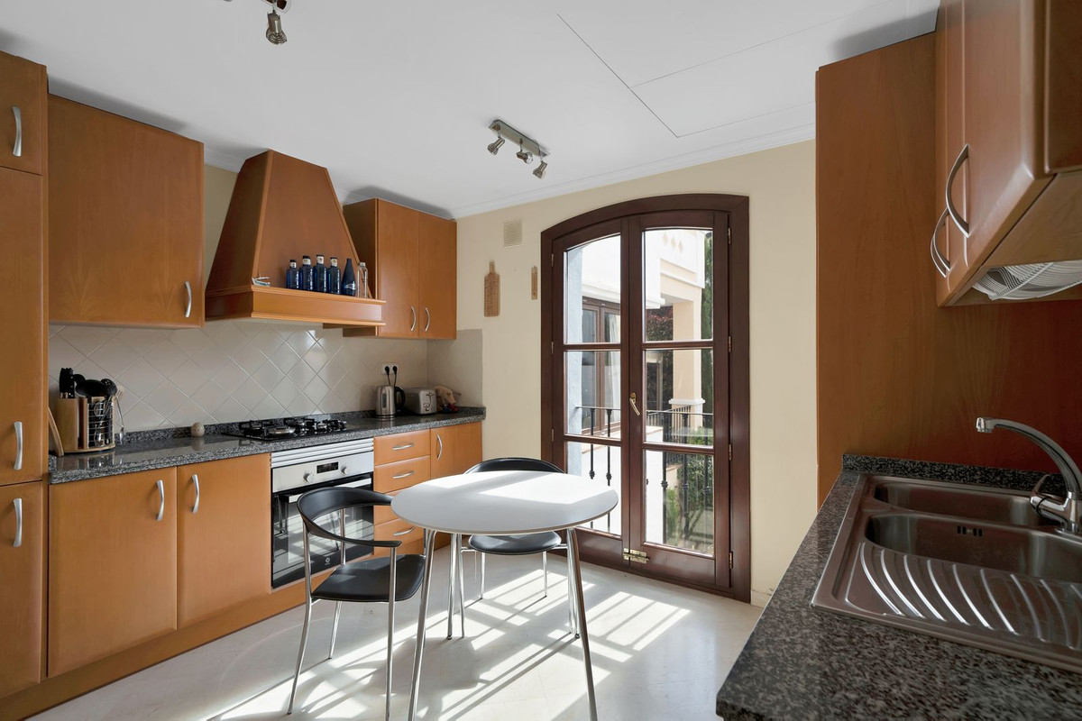 3 Bedroom Villa for Sale in Benahavís — view 14