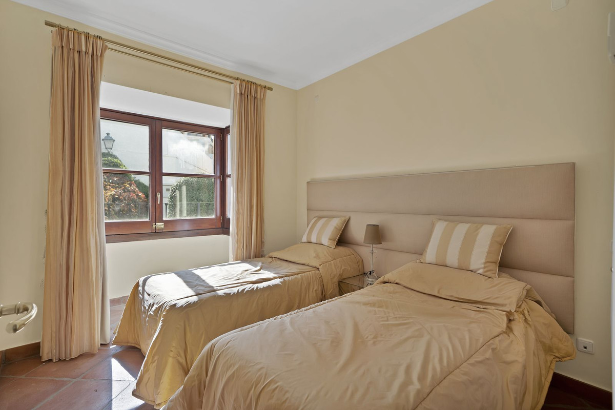 3 Bedroom Villa for Sale in Benahavís — view 17