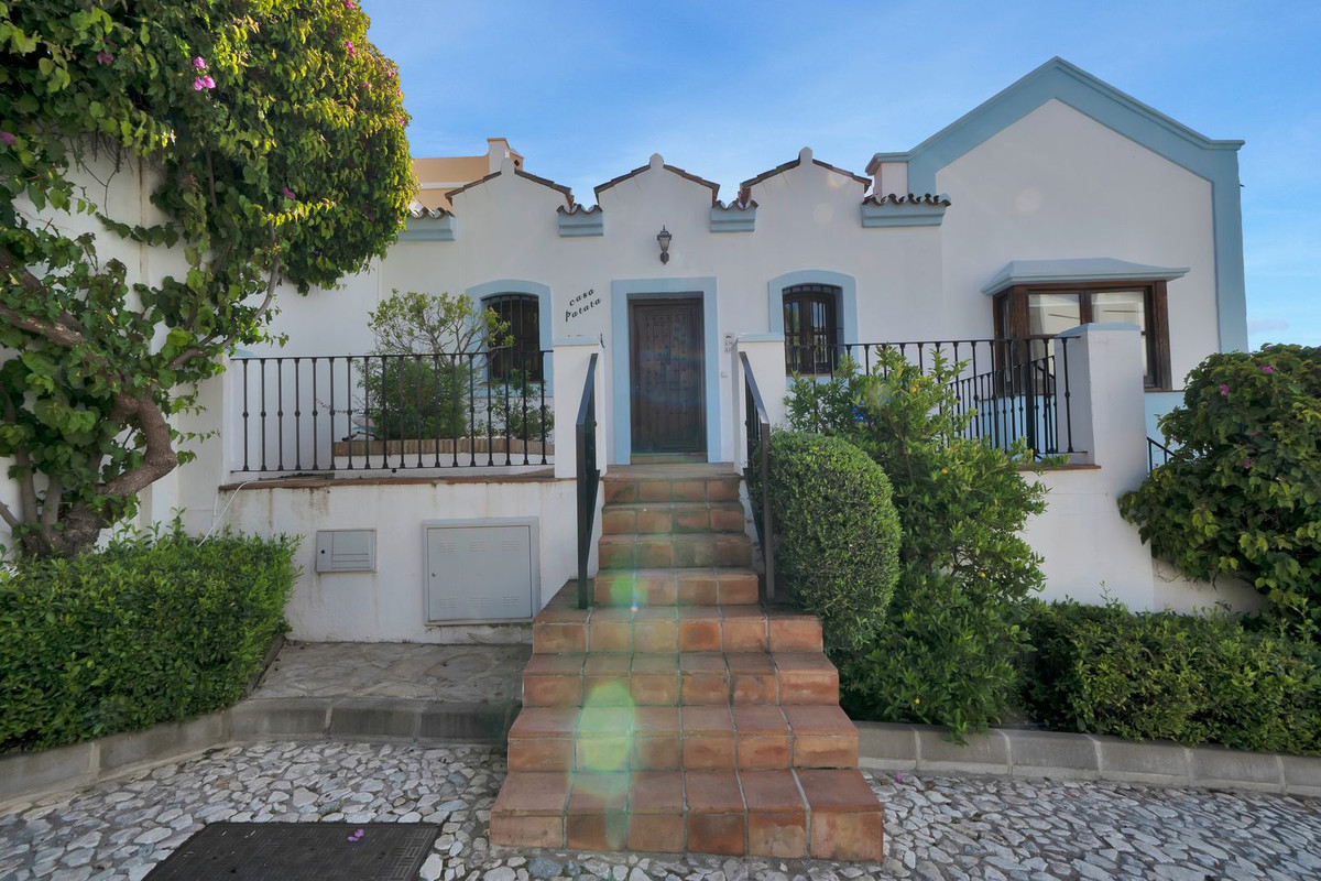 3 Bedroom Villa for Sale in Benahavís — 4