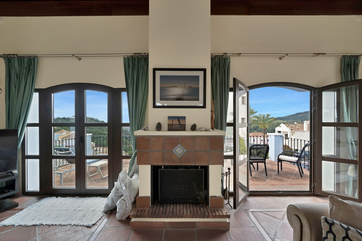 3 Bedroom Villa for Sale in Benahavís — 5