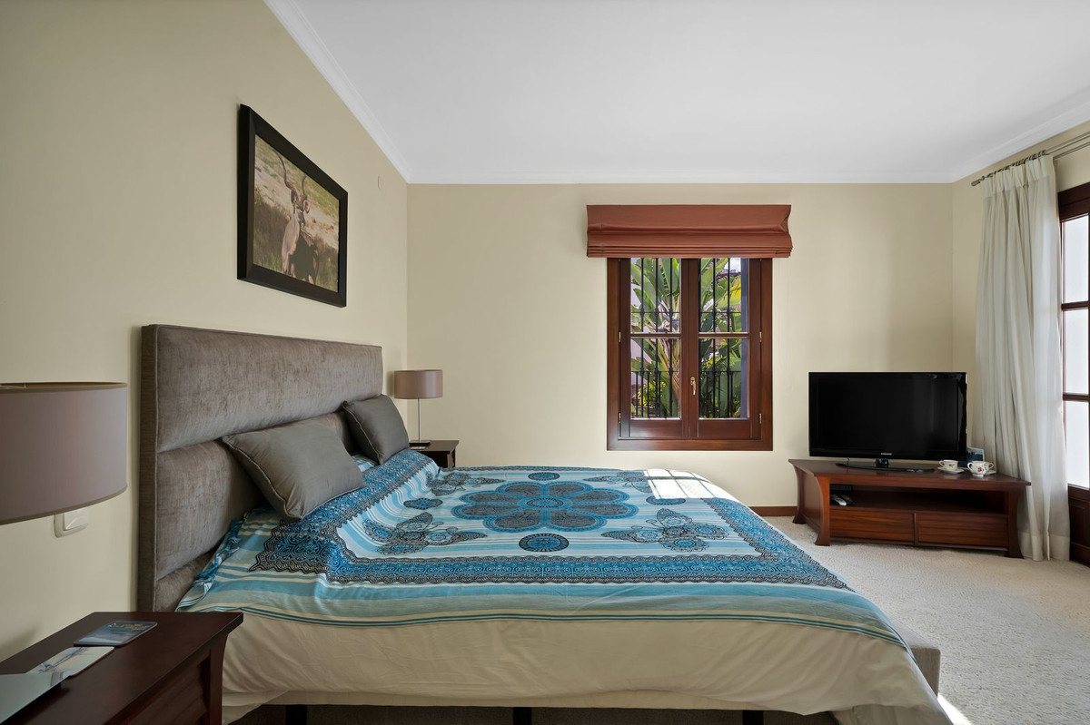 3 Bedroom Villa for Sale in Benahavís — 6