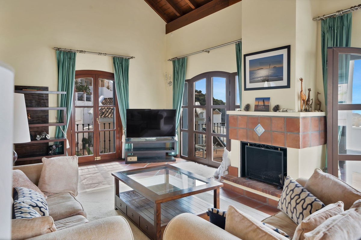 3 Bedroom Villa for Sale in Benahavís — 8