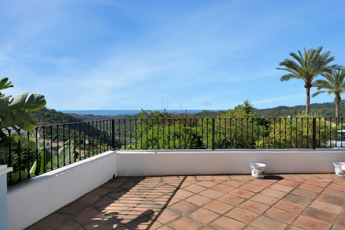 3 Bedroom Villa for Sale in Benahavís — 9