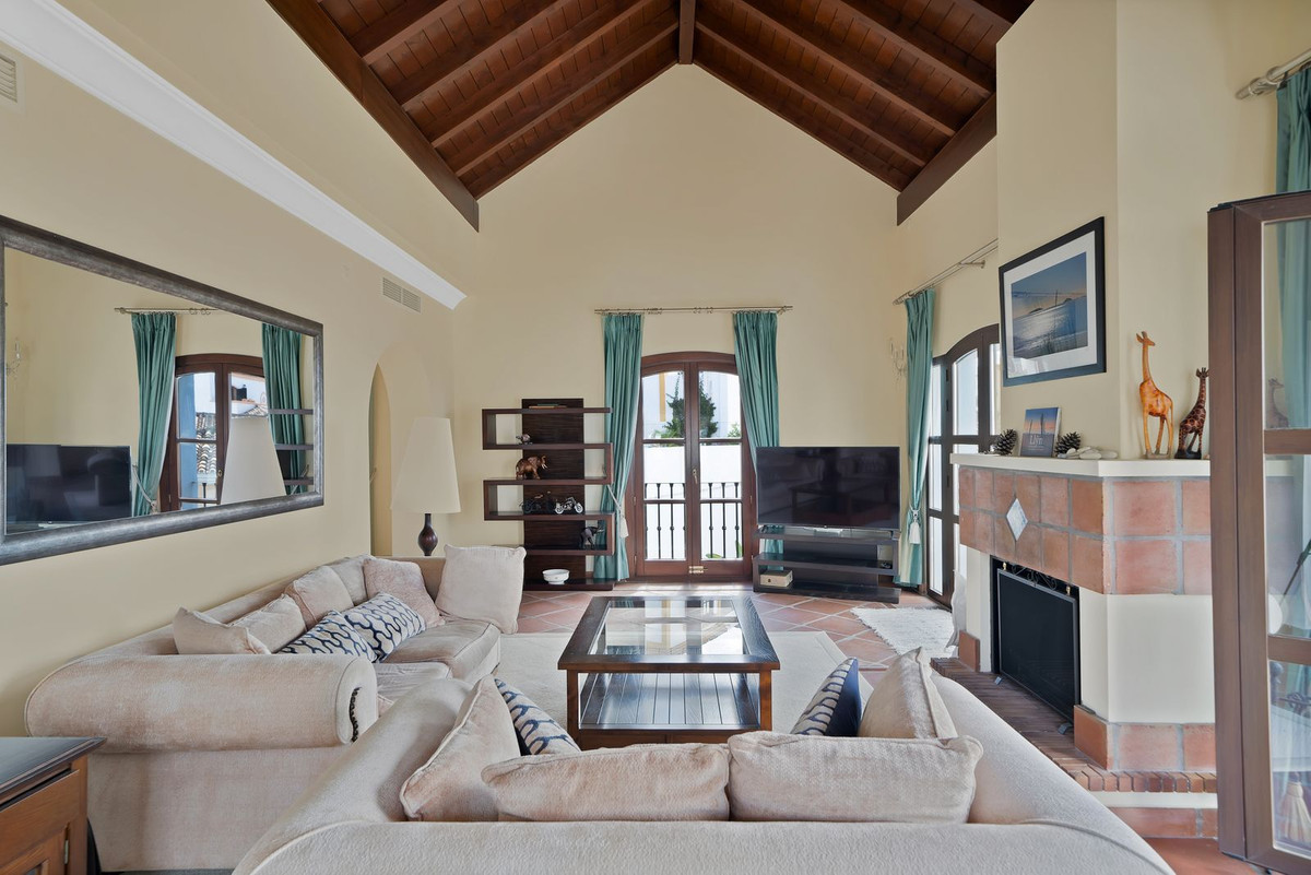 3 Bedroom Villa for Sale in Benahavís — view 10