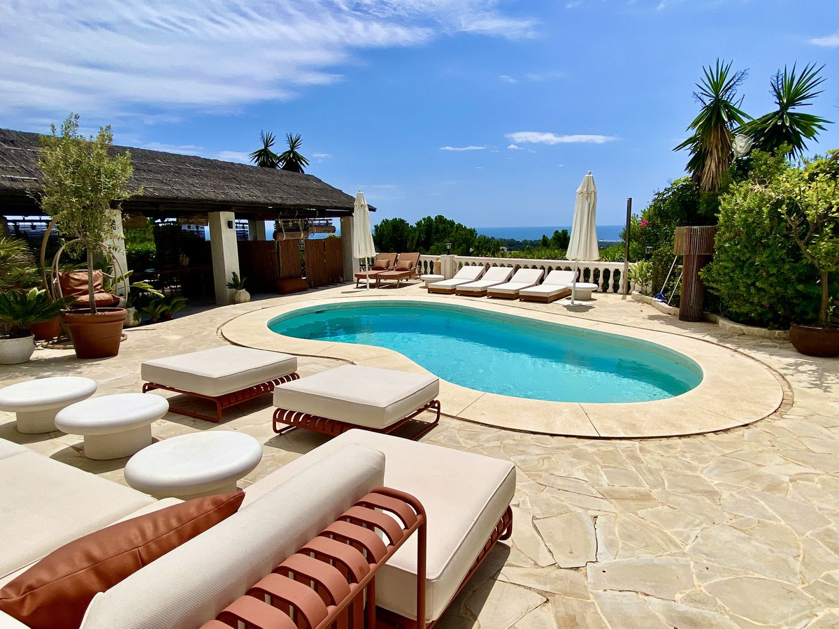 4 Bedroom Villa for Sale in El Padron