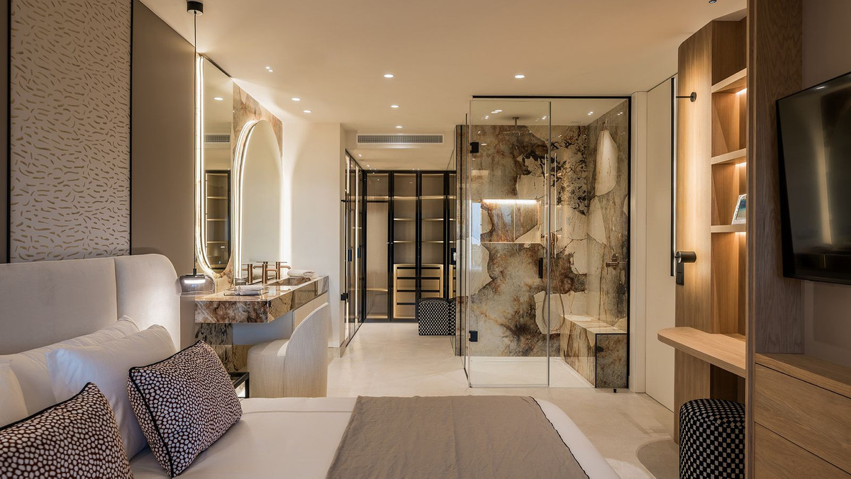 3 Bedroom Apartment for Sale in New Golden Mile — view 12
