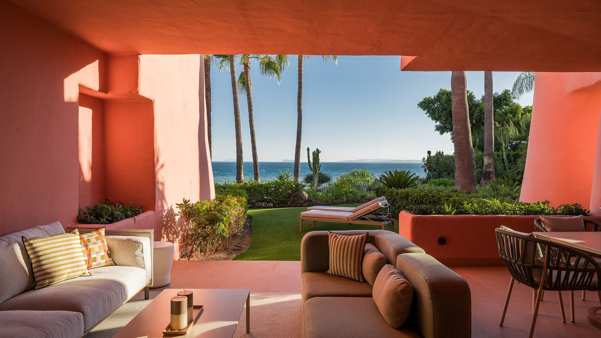 3 Bedroom Apartment for Sale in New Golden Mile — view 18