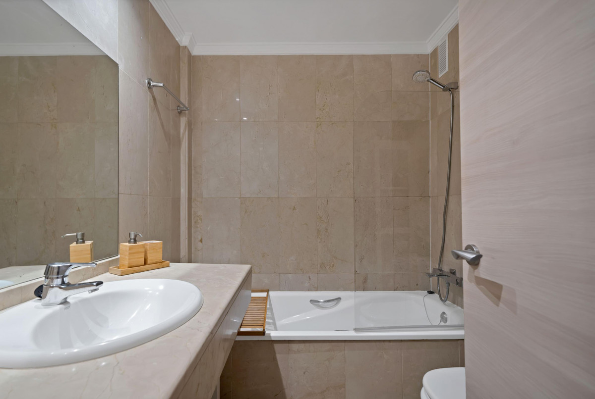 2 Bedroom Apartment for Sale in Marbella — view 17