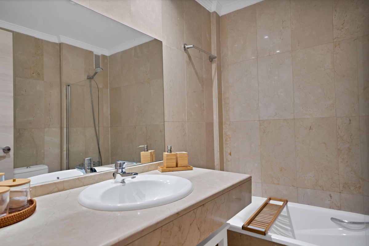 2 Bedroom Apartment for Sale in Marbella — view 18