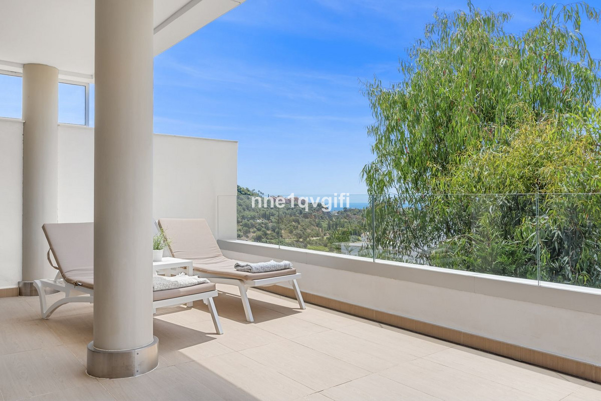 3 Bedroom Apartment for Sale in Benahavís — view 11