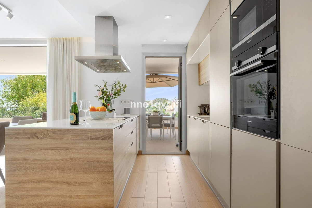 3 Bedroom Apartment for Sale in Benahavís — view 12