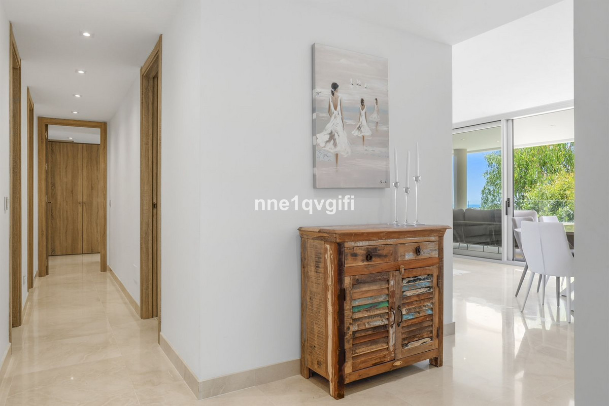 3 Bedroom Apartment for Sale in Benahavís — view 13