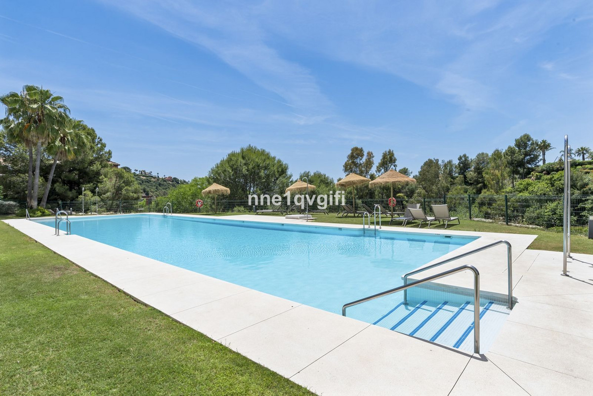 3 Bedroom Apartment for Sale in Benahavís — view 16