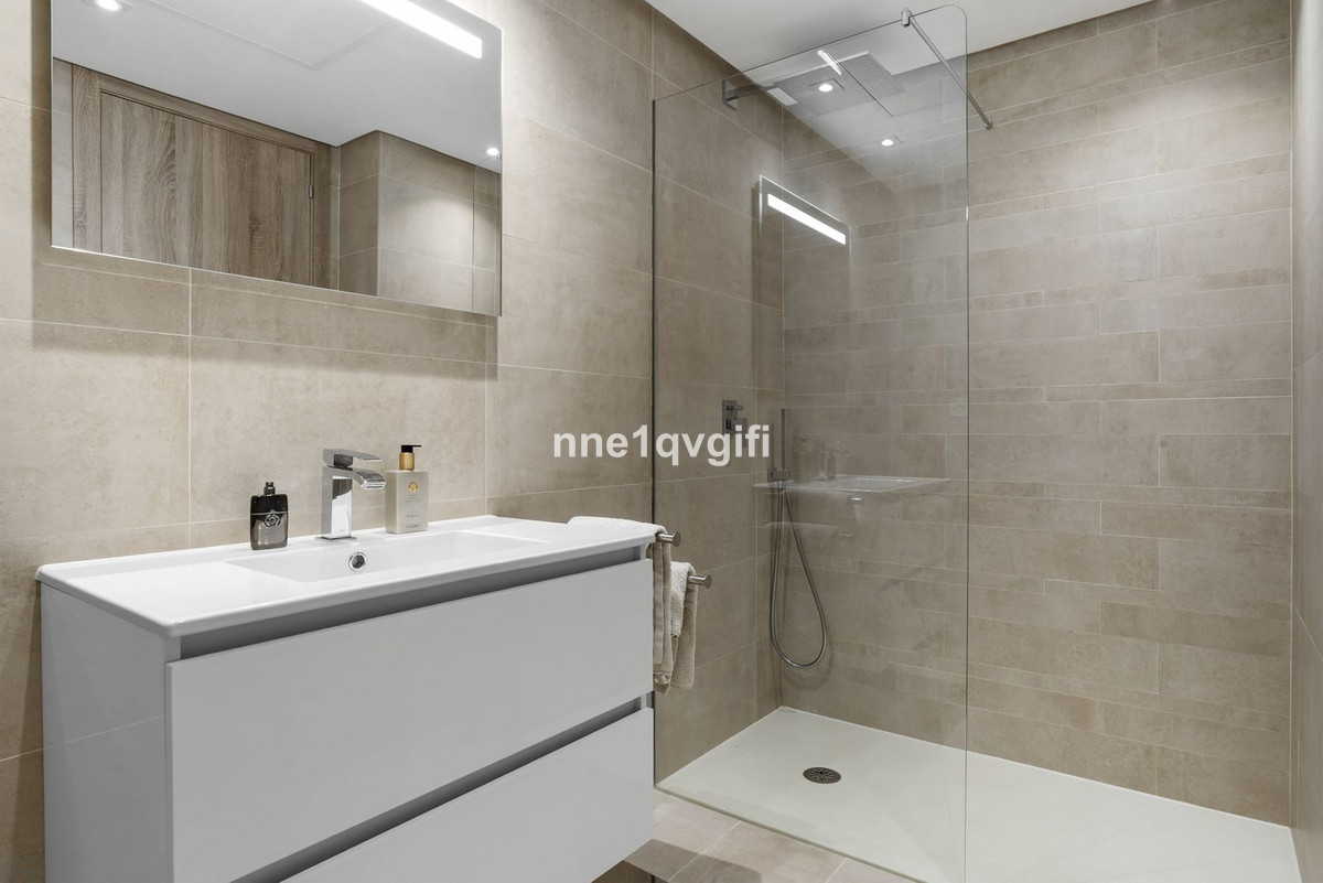 3 Bedroom Apartment for Sale in Benahavís — view 19