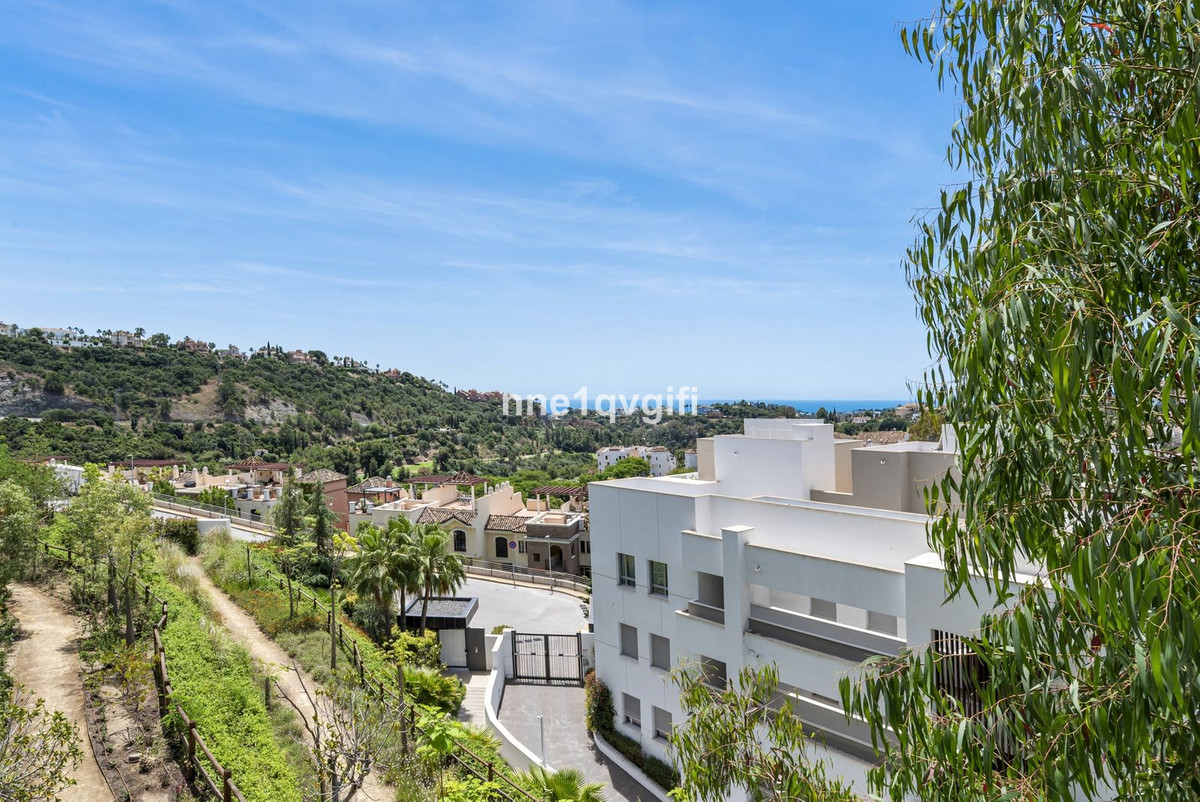 3 Bedroom Apartment for Sale in Benahavís — 9