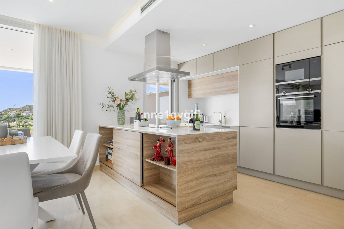 3 Bedroom Apartment for Sale in Benahavís — view 10