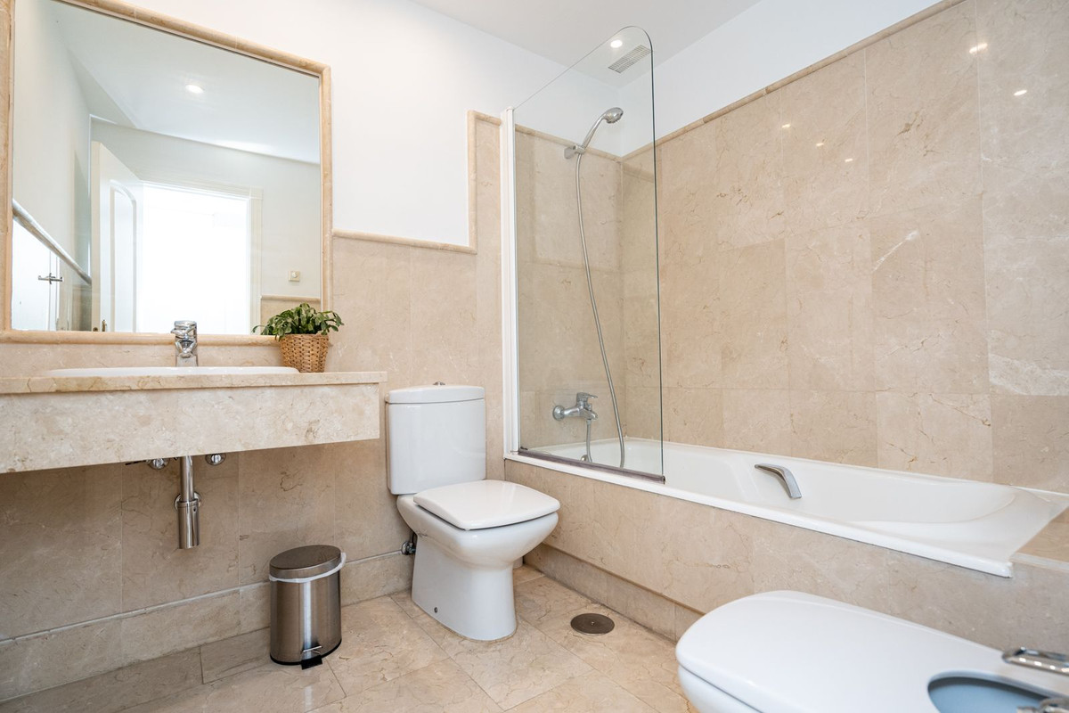 3 Bedroom Apartment for Sale in Marbella — view 16