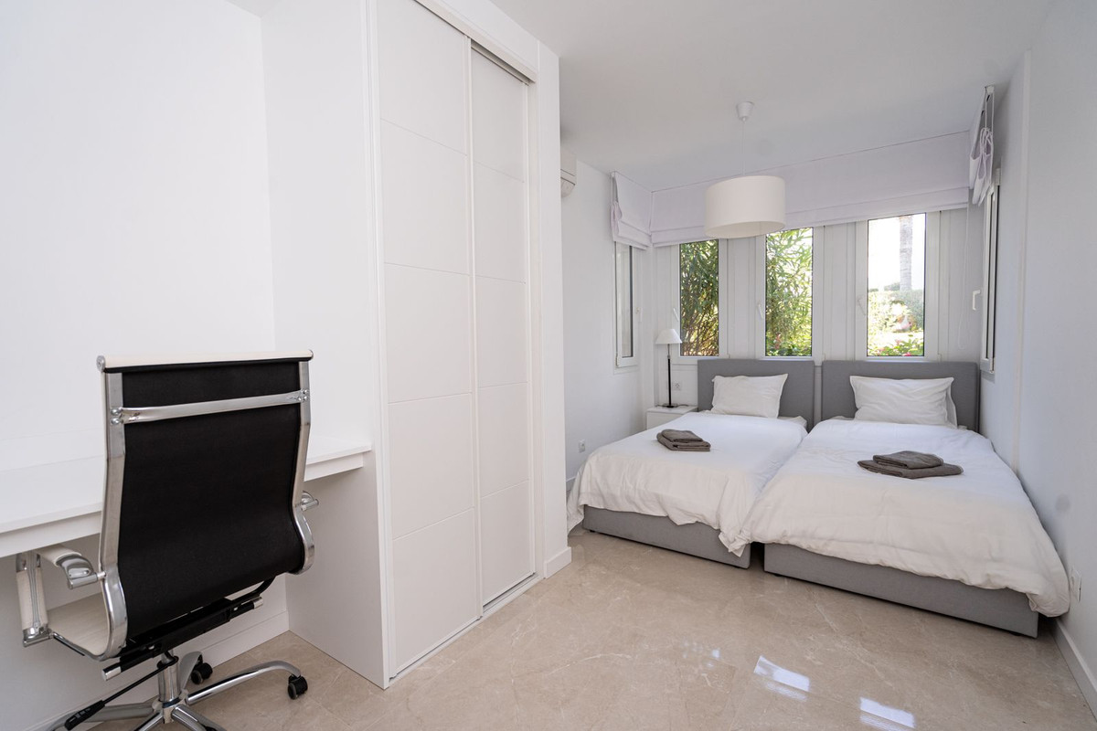 3 Bedroom Apartment for Sale in Marbella — view 17